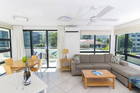 Beach Club Resort Mooloolaba - Lightning Ridge Tourism 1