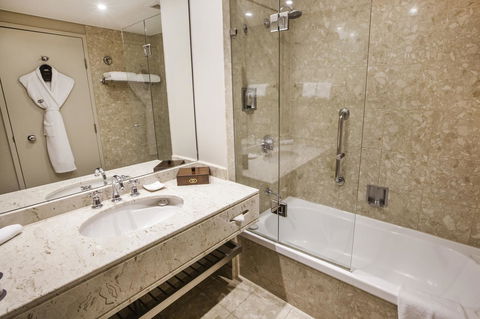 Sofitel Brisbane Central - Lightning Ridge Tourism 11