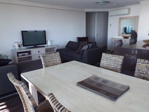 Northwind Beachfront Apartments - Lightning Ridge Tourism 13