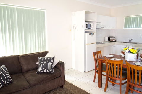 Aabon Apartments & Motel - Lightning Ridge Tourism 26