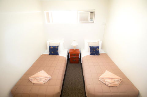 Aabon Apartments & Motel - Lightning Ridge Tourism 12