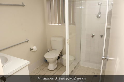 Aabon Apartments & Motel - Lightning Ridge Tourism 40