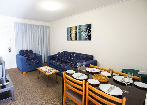 Aabon Apartments & Motel - Lightning Ridge Tourism 30