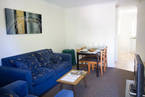 Aabon Apartments & Motel - Lightning Ridge Tourism 29