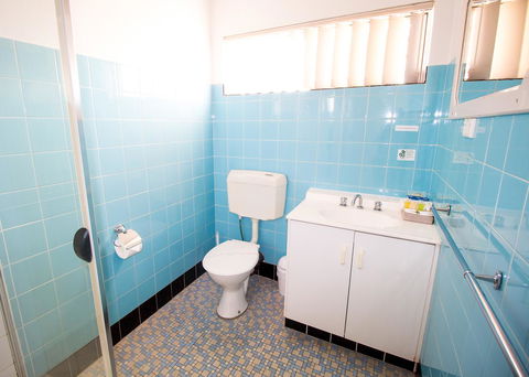 Aabon Apartments & Motel - Lightning Ridge Tourism 13