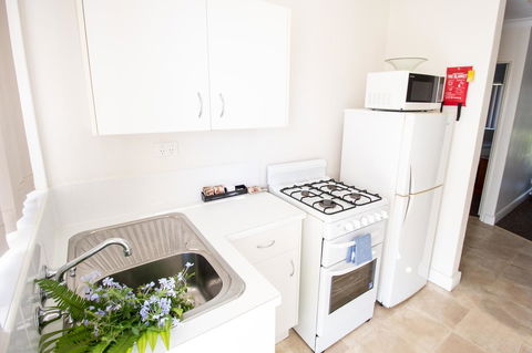 Aabon Apartments & Motel - Lightning Ridge Tourism 31