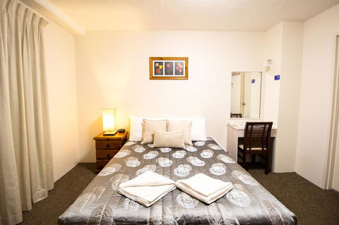 Aabon Apartments & Motel - Lightning Ridge Tourism 14