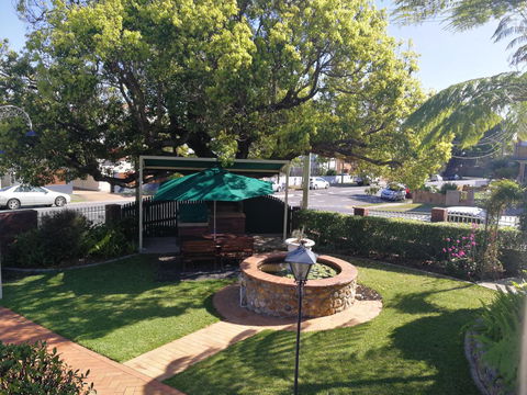 Aabon Apartments & Motel - Lightning Ridge Tourism 11