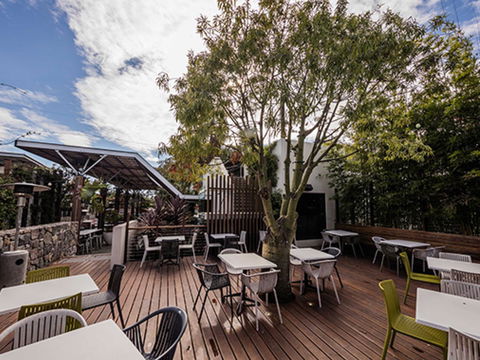 Eatons Hill Hotel - Lightning Ridge Tourism 36
