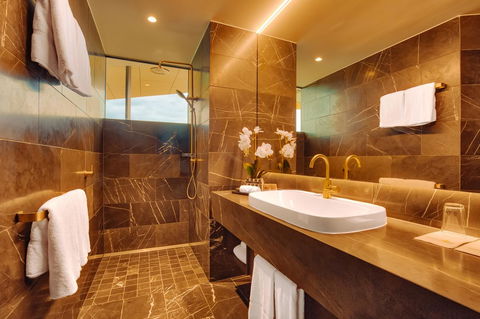 Eatons Hill Hotel - Lightning Ridge Tourism 11