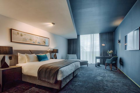 Eatons Hill Hotel - Lightning Ridge Tourism 22
