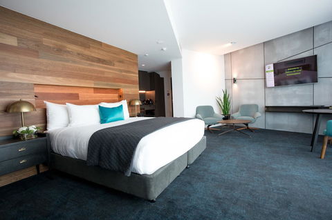Eatons Hill Hotel - Lightning Ridge Tourism 35