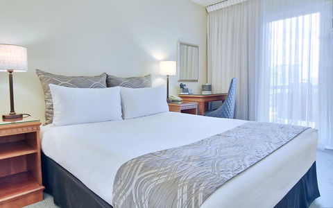 Soho Brisbane - Lightning Ridge Tourism 0