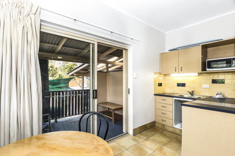 City Palms Brisbane - Lightning Ridge Tourism 27