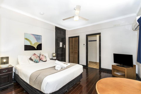City Palms Brisbane - Lightning Ridge Tourism 28