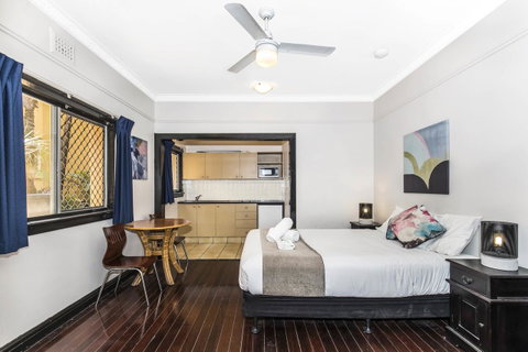 City Palms Brisbane - Lightning Ridge Tourism 5
