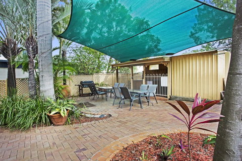 City Palms Brisbane - Lightning Ridge Tourism 32