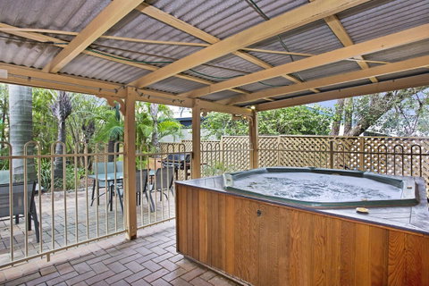 City Palms Brisbane - Lightning Ridge Tourism 33