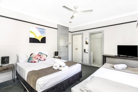 City Palms Brisbane - Lightning Ridge Tourism 16