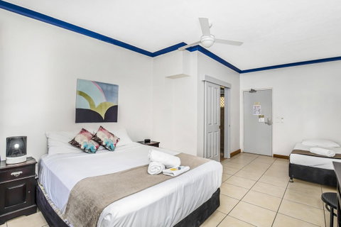 City Palms Brisbane - Lightning Ridge Tourism 8