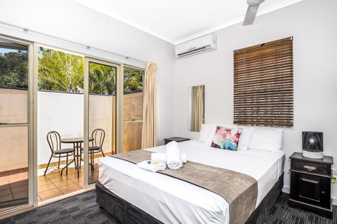 City Palms Brisbane - Lightning Ridge Tourism 2