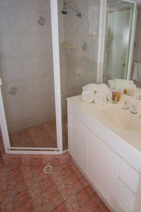 Pacific Plaza Apartments - Lightning Ridge Tourism 32