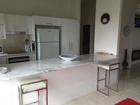 Pacific Plaza Apartments - Lightning Ridge Tourism 9