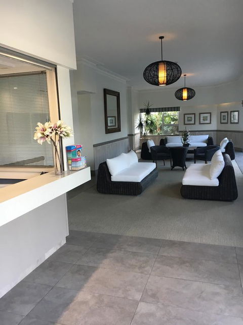 Pacific Plaza Apartments - Lightning Ridge Tourism 2