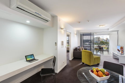 Code Apartments - Lightning Ridge Tourism 41