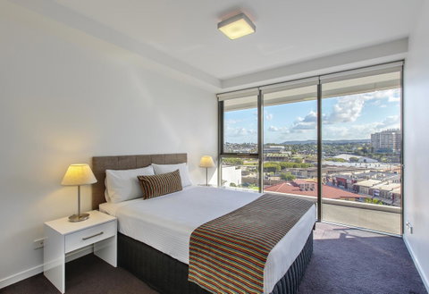 Code Apartments - Lightning Ridge Tourism 4