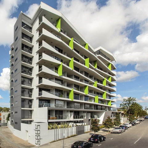 Code Apartments - Lightning Ridge Tourism 8
