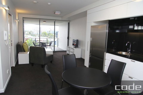 Code Apartments - Lightning Ridge Tourism 35