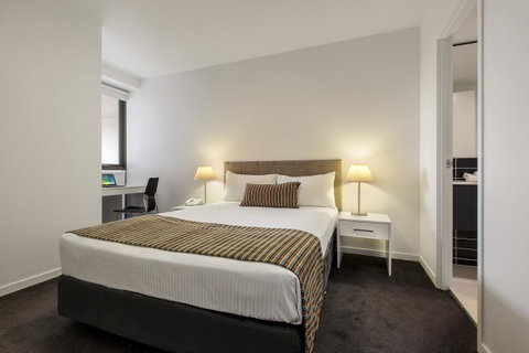 Code Apartments - Lightning Ridge Tourism 9
