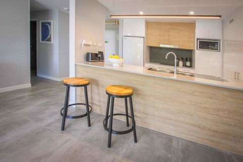 84 The Spit Holiday Apartments - Lightning Ridge Tourism 11