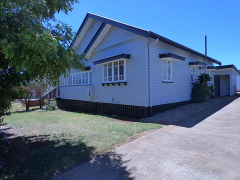 Lilly Pilly House - Lightning Ridge Tourism 14