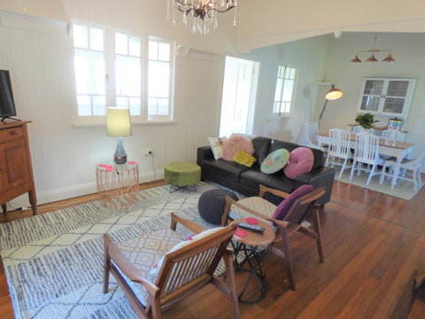 Lilly Pilly House - Lightning Ridge Tourism 11