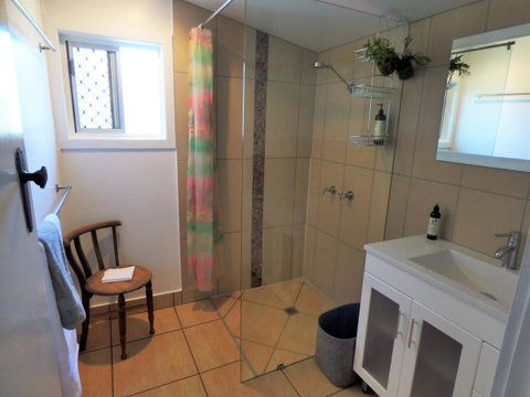 Lilly Pilly House - Lightning Ridge Tourism 12