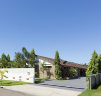 Marcol Place Holiday Apartments - Lightning Ridge Tourism