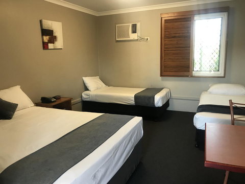 Cosmopolitan Motel & Serviced Apartments - Lightning Ridge Tourism 17