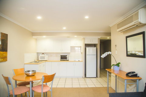 Cosmopolitan Motel & Serviced Apartments - Lightning Ridge Tourism 19