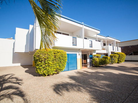 Cosmopolitan Motel & Serviced Apartments - Lightning Ridge Tourism 2