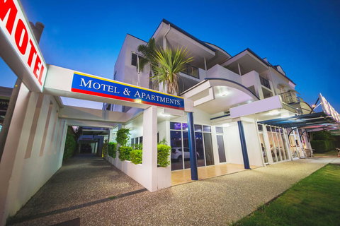 Cosmopolitan Motel & Serviced Apartments - Lightning Ridge Tourism 0