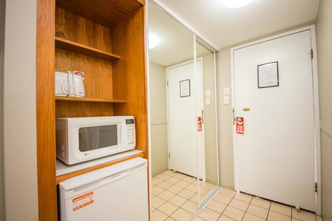 Cosmopolitan Motel & Serviced Apartments - Lightning Ridge Tourism 22