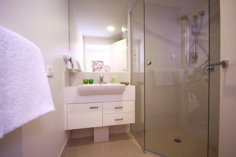 Domain Serviced Apartments - Lightning Ridge Tourism 6
