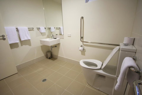 Domain Serviced Apartments - Lightning Ridge Tourism 14