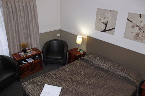 City Motor Inn - Lightning Ridge Tourism 5