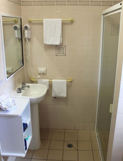 City Motor Inn - Lightning Ridge Tourism 1