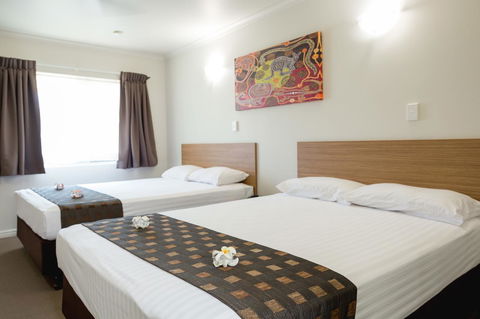 Cairns Colonial Club Resort - Lightning Ridge Tourism 32