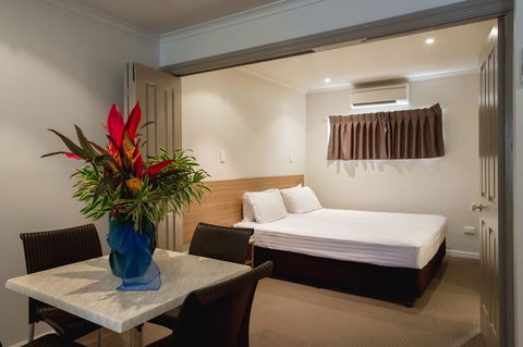 Cairns Colonial Club Resort - Lightning Ridge Tourism 27