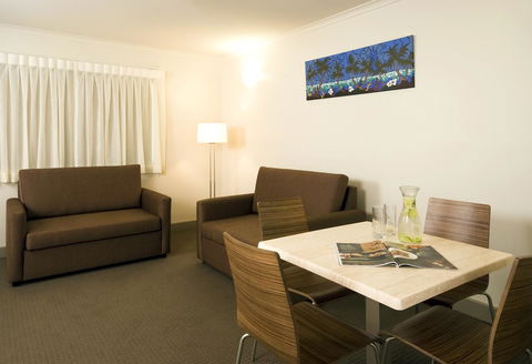 Cairns Colonial Club Resort - Lightning Ridge Tourism 29